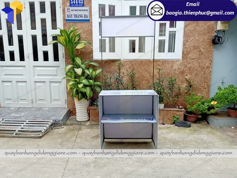 bàn bán hàng quảng cáo