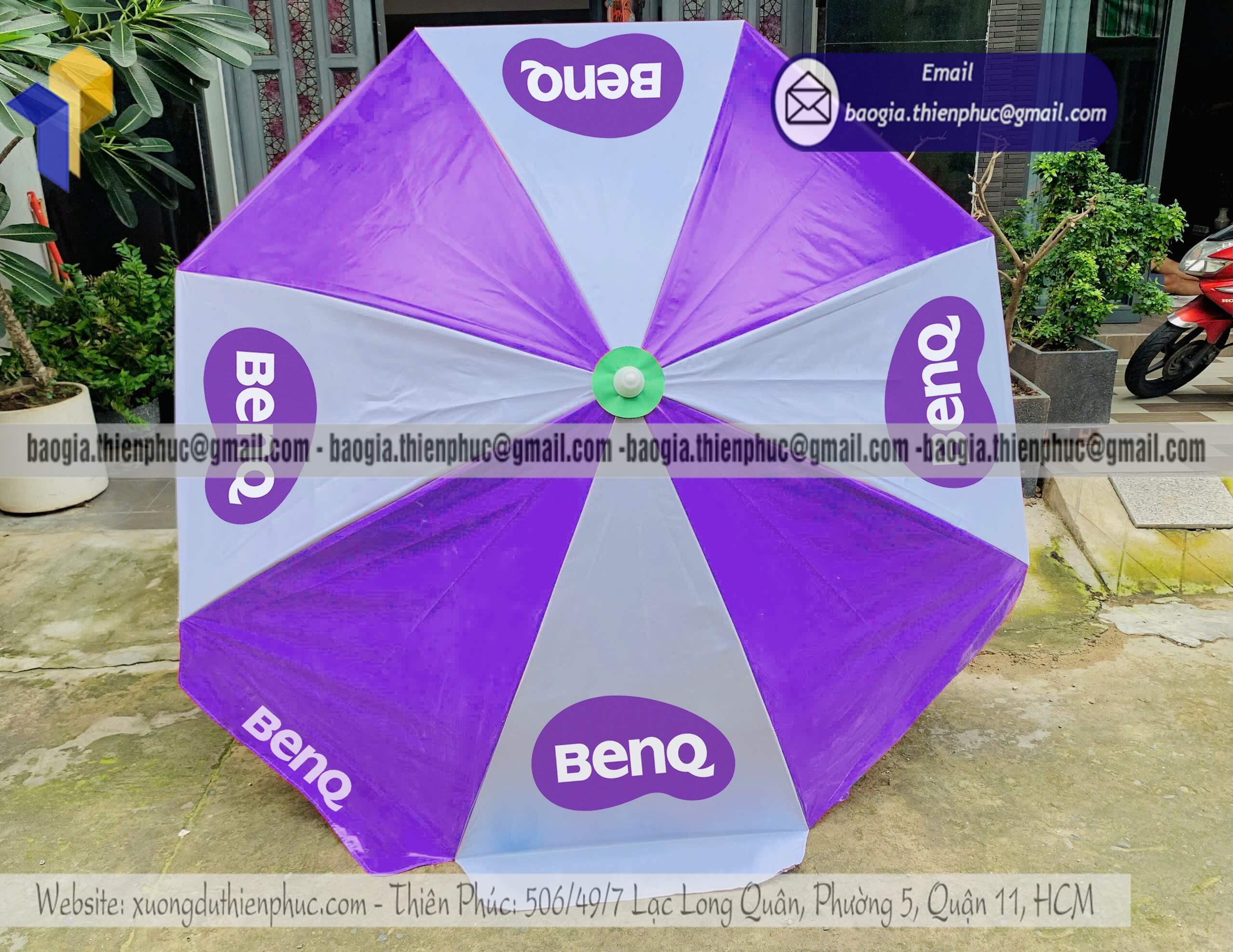 Báo giá in dù tròn quảng cáo chịu gió ngoài trời in logo cho khu vực bán hàng