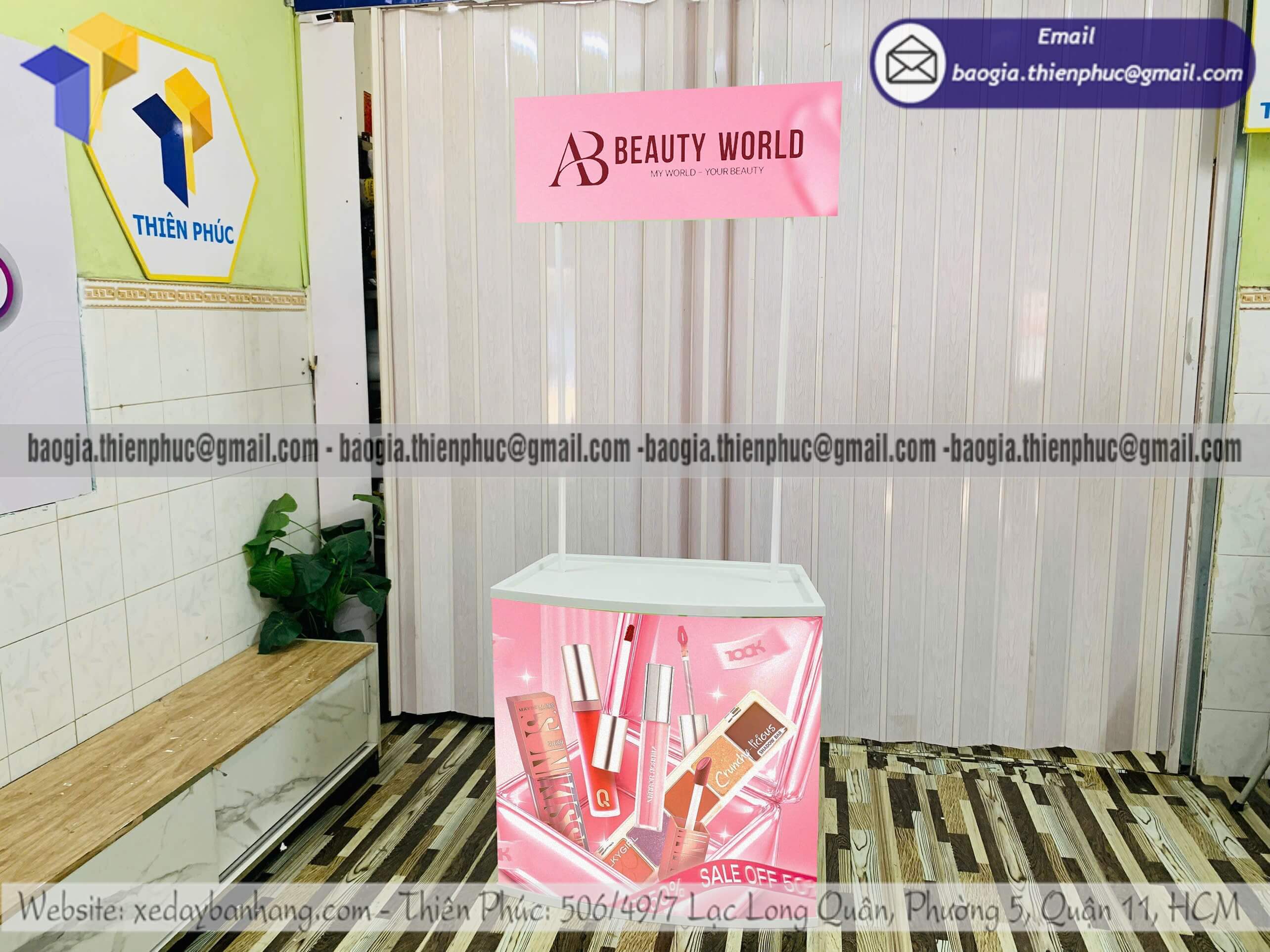 Booth nhựa quảng cáo hàng tại siêu thị cho PG