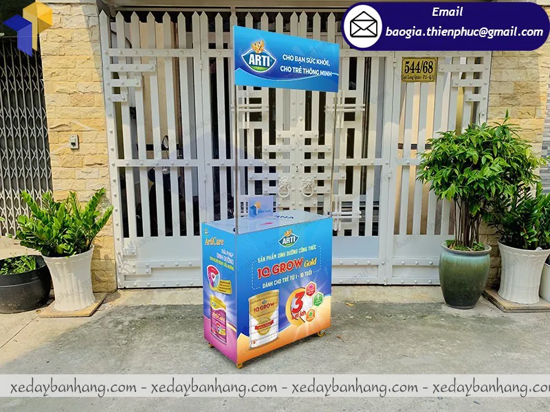 báo giá bàn sampling sắt bán sữa trẻ em hcm