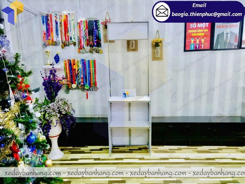 báo giá booth sắt bán dâu tây hcm