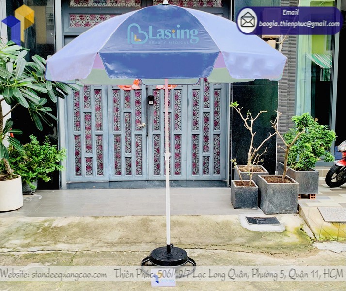 báo giá dù quảng cáo cho showroom
