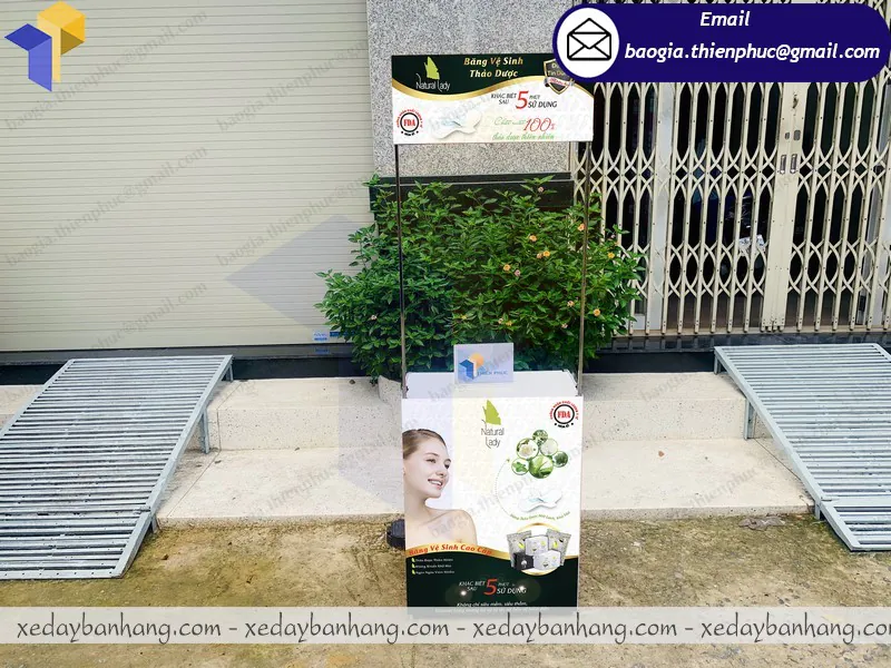 báo giá kệ sắt trưng bày ở hội chợ