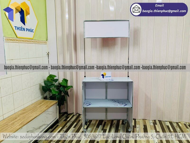 Báo giá quầy bằng sắt cho PG tiếp thị sản phẩm mới quảng cáo siêu thị