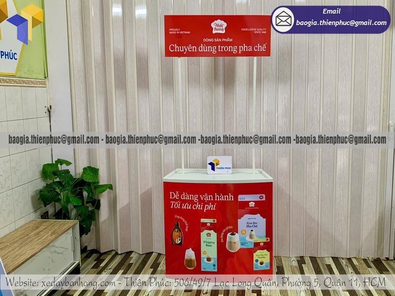 Booth cho PG tiếp thị trưng bày sản phẩm bằng nhựa