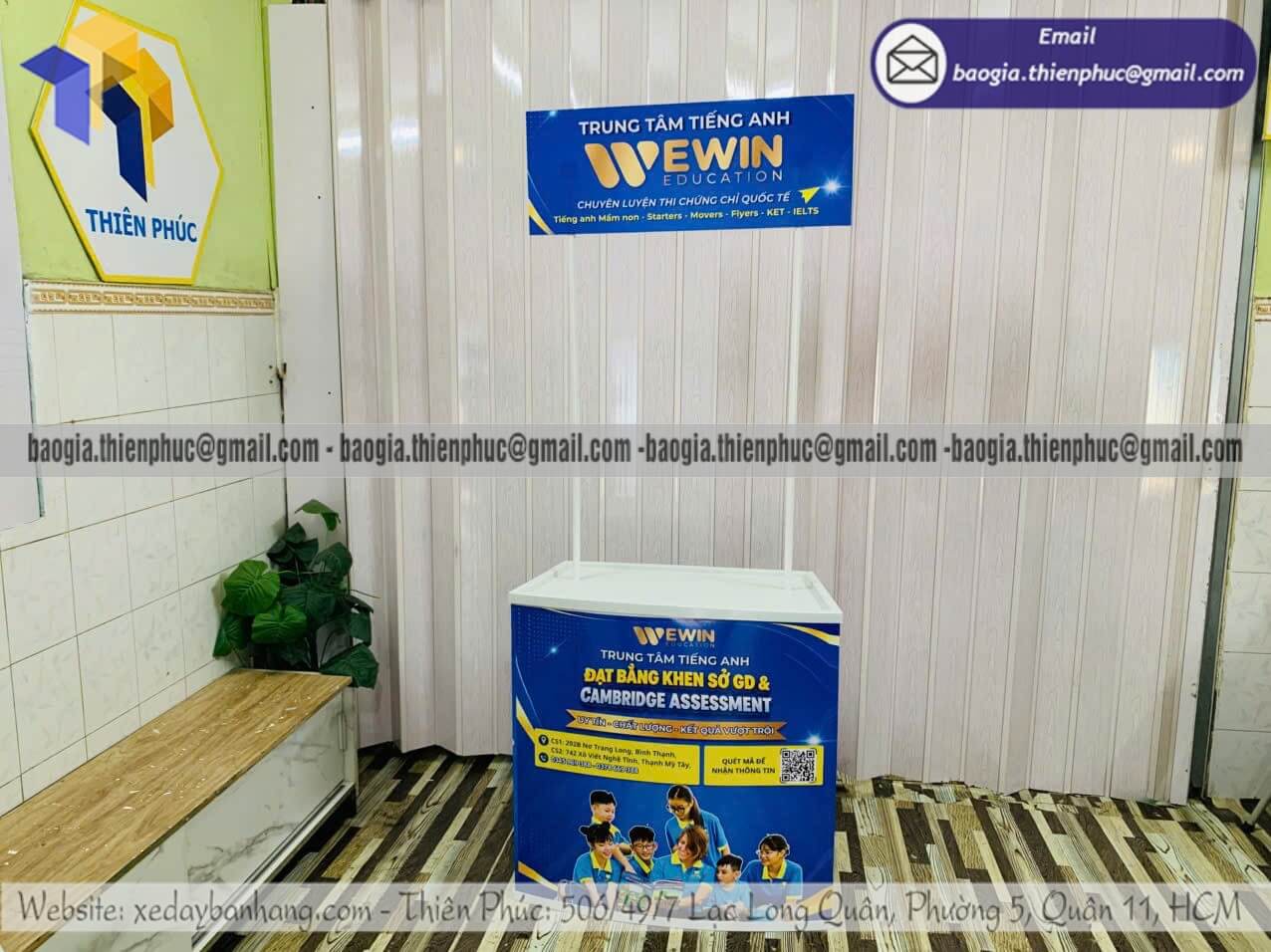 Booth nhựa cho nhân viên PG sampling quảng cáo