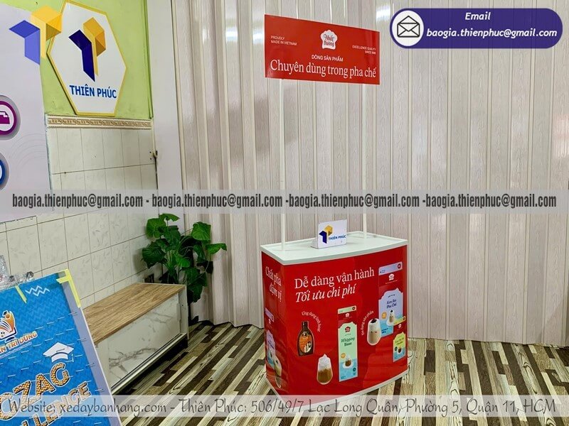 Booth nhựa PG sampling sản phẩm dùng cho sự kiện dùng cho trung tâm thương mại quà tặng