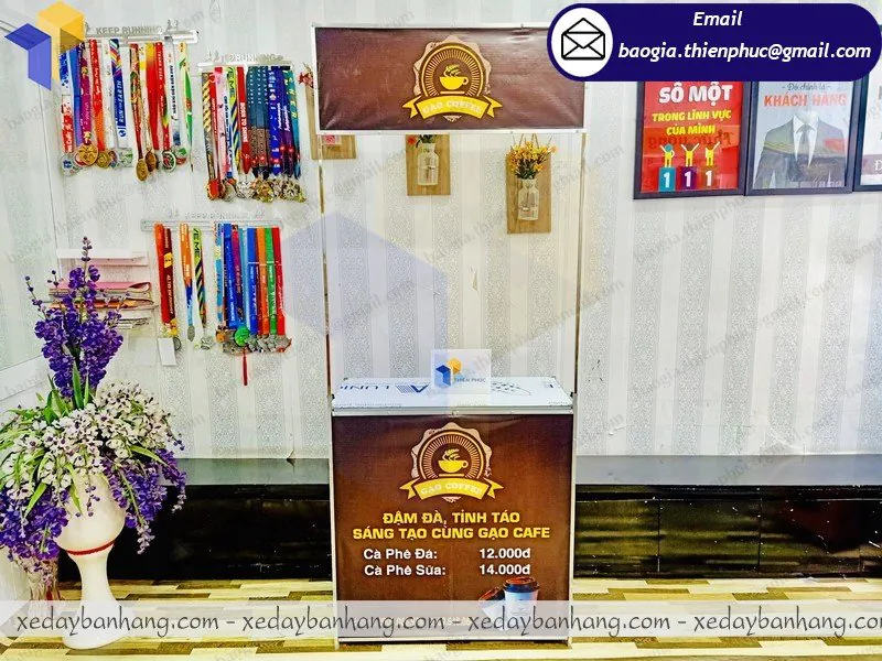 booth sắt bán cafe mang đi