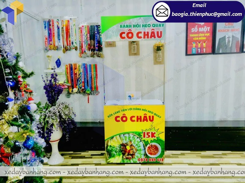 booth sắt bán đồ ăn sáng
