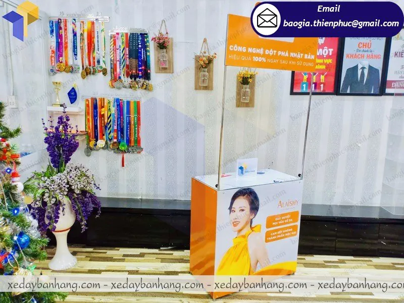 booth sắt bán hàng lưu động
