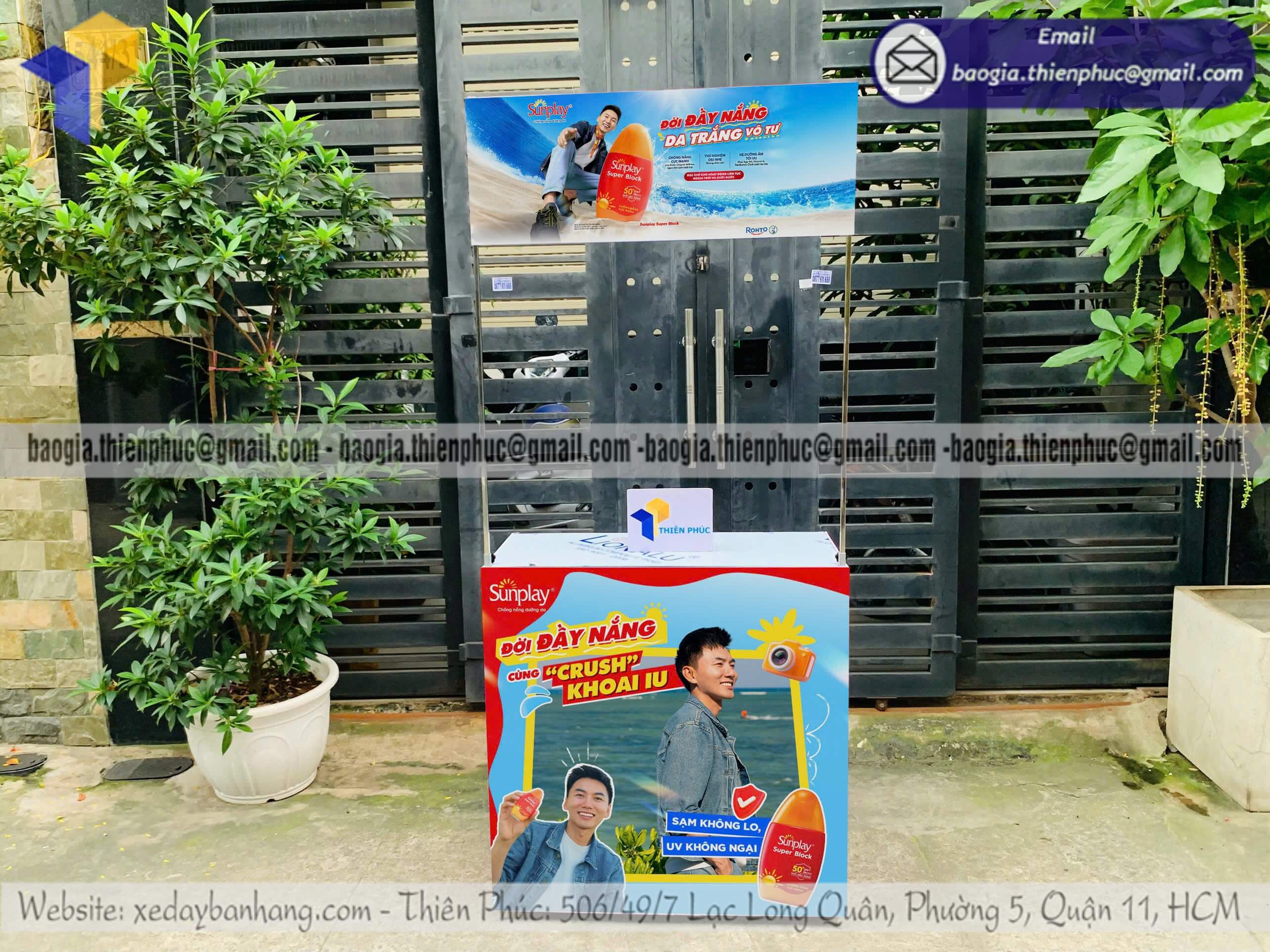 Booth sắt cho PG đứng quảng cáo tại siêu thị giá rẻ cho nhân viên giới thiệu sản phẩm