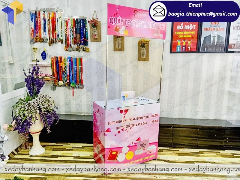 cung ứng booth sắt bán mỹ phẩm số lượng lớn