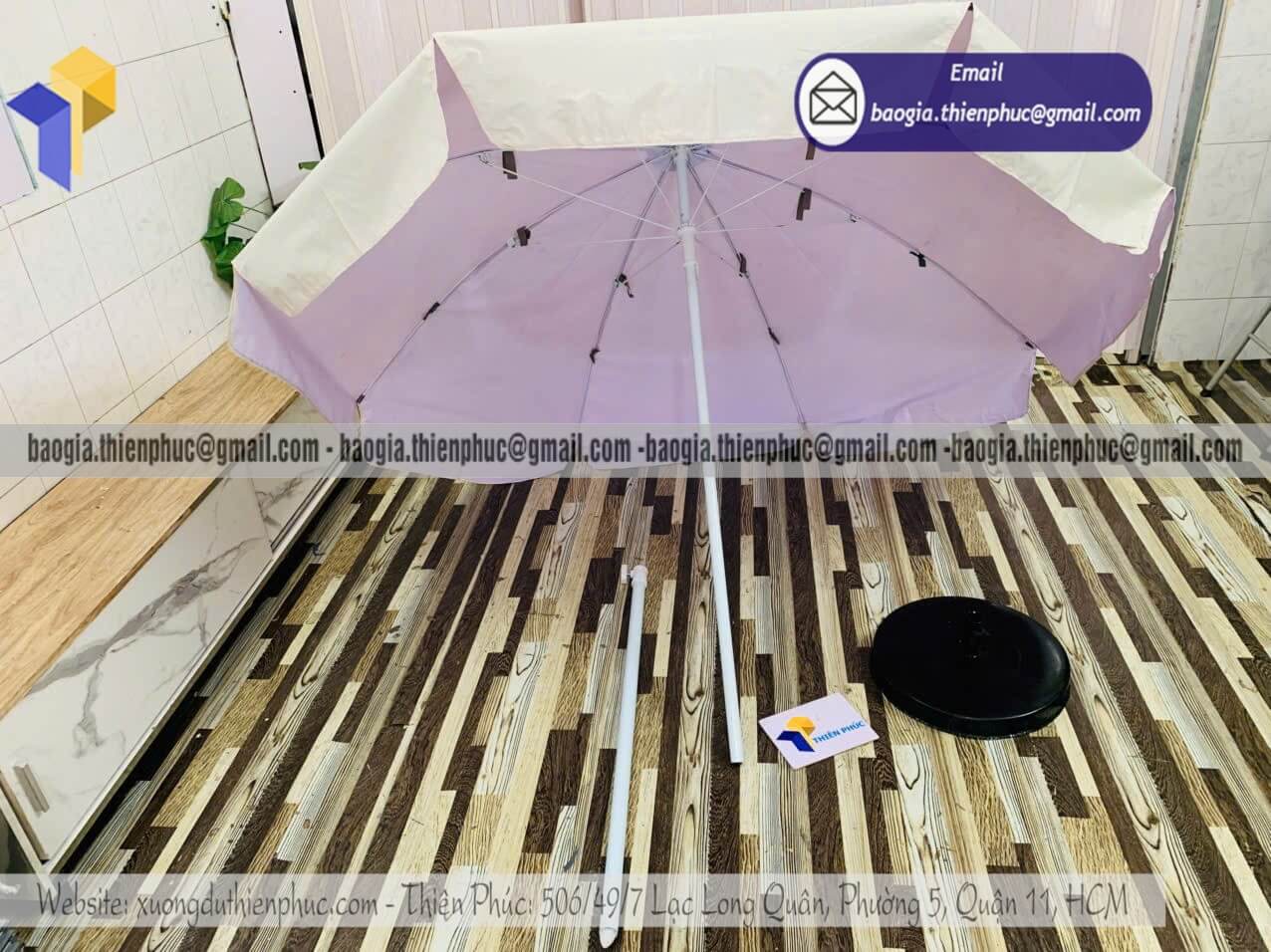 Đặt dù bạt che nắng lớn cho quầy bán cafe vỉa hè cho chủ quán tạo không gian cafe