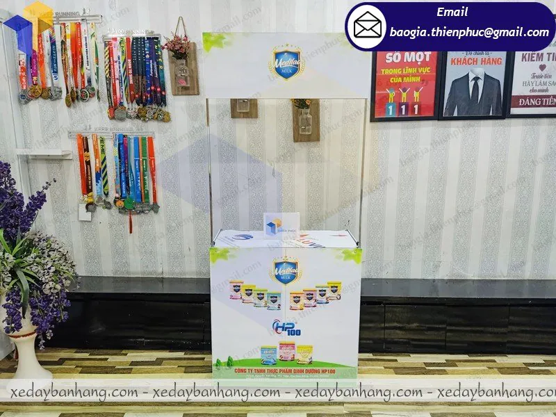 đặt làm booth bán hàng bằng sắt