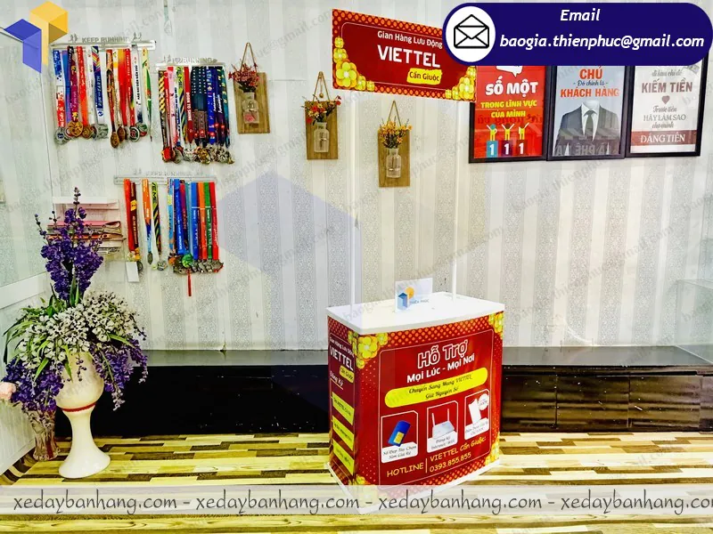 đặt làm booth nhựa quảng cáo di động