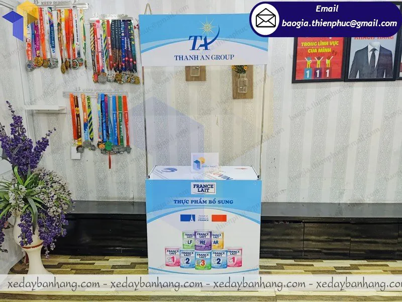đặt làm booth sampling sắt lắp ráp