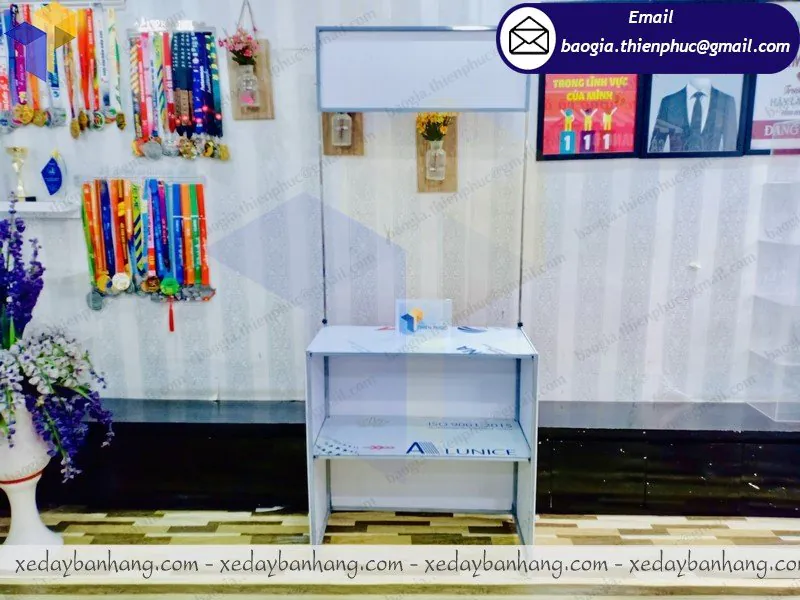 đặt làm booth sắt bán cafe pha máy