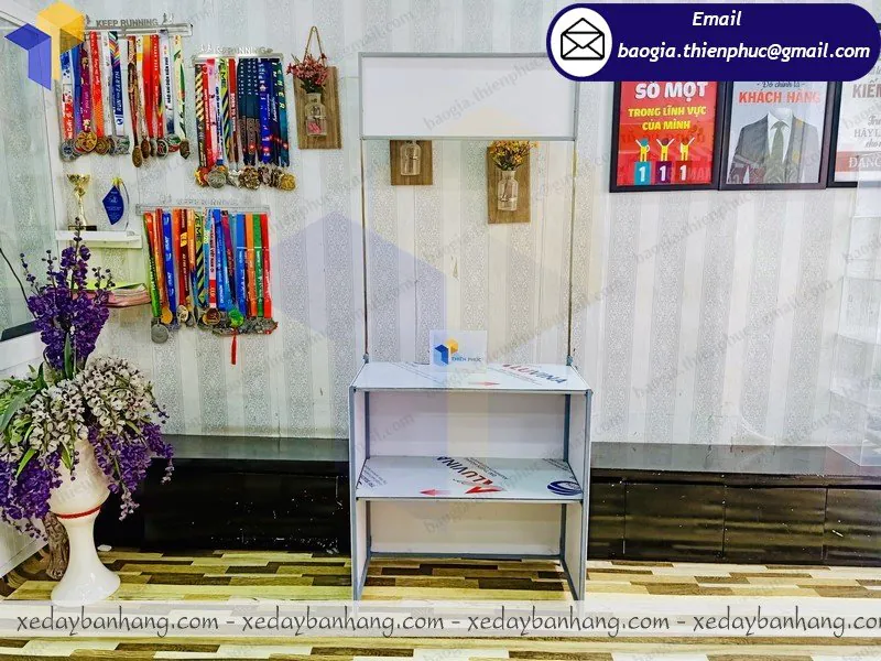 đặt làm booth sắt trưng bày siêu thị giá rẻ