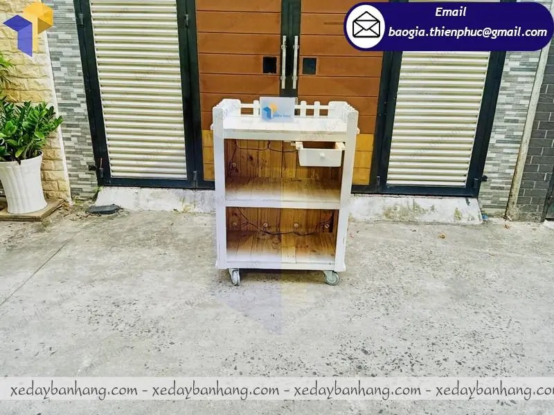 đặt làm tủ gỗ bán đồ ăn vặt