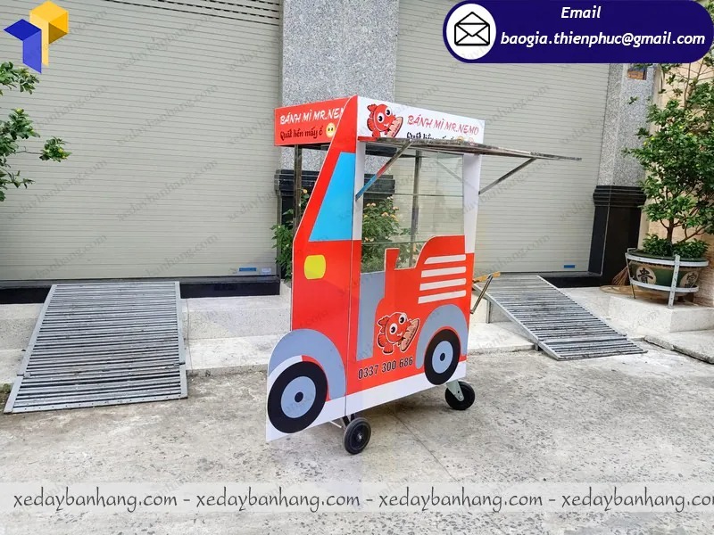 đặt làm xe bán hàng rong bánh mì