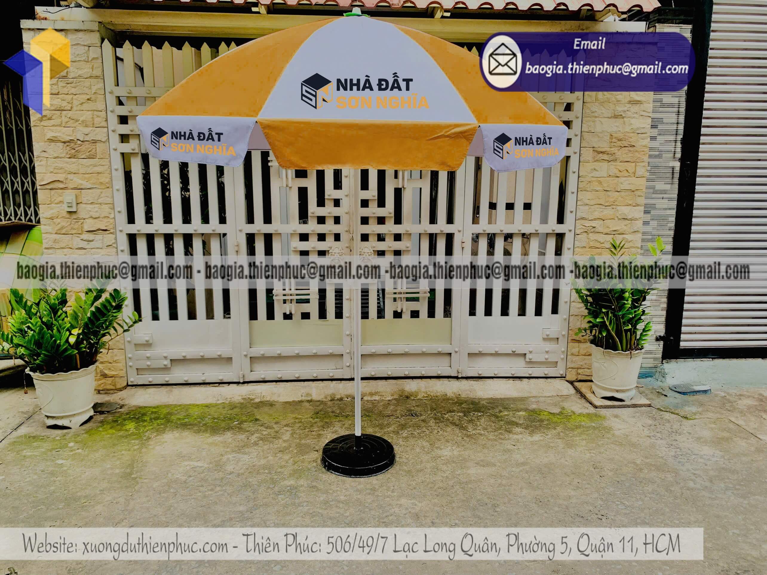 Đặt mua dù bạt che quảng cáo in logo theo yêu cầu