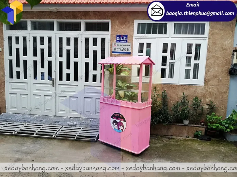 tủ gỗ bán bánh mì ở phú quốc