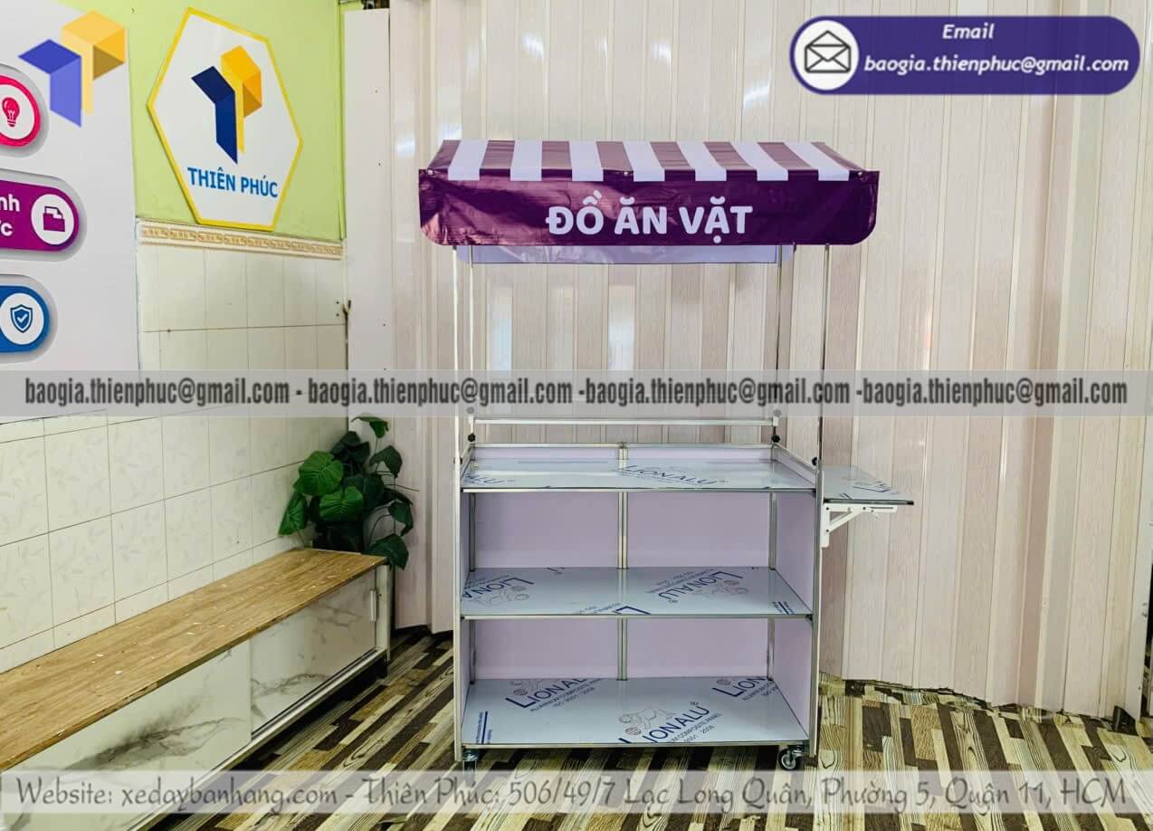 Đặt xe xếp để đồ ăn vặt bán hàng rong có mái che phục vụ khách mang đi cực nhanh