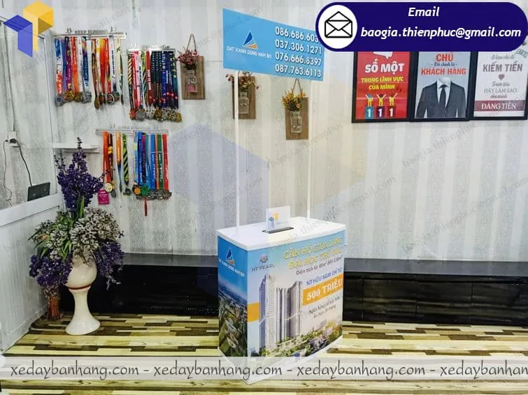 đóng booth nhựa bán hàng hội chợ