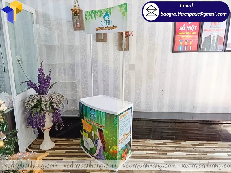 đặt làm booth nhựa quảng cáo sản phẩm siêu thị giá rẻ