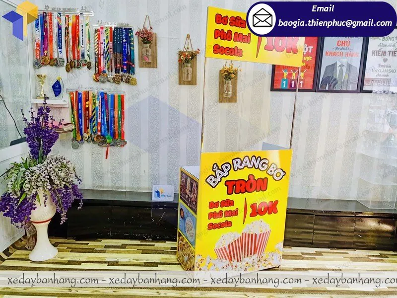 đóng booth sắt bán bắp rang bơ theo yêu cầu