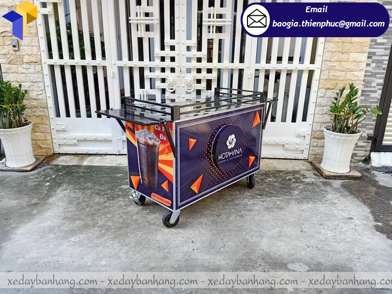 đóng xe sắt không mái bán cà phê