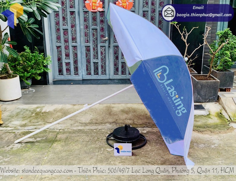 dù quảng cáo showroom in logo