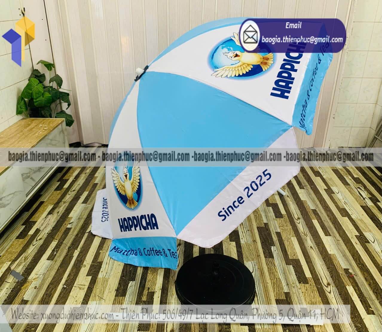 Dù tròn che quán cafe ngoài trời in logo quảng cáo mẫu đẹp cho quán mới khai trương