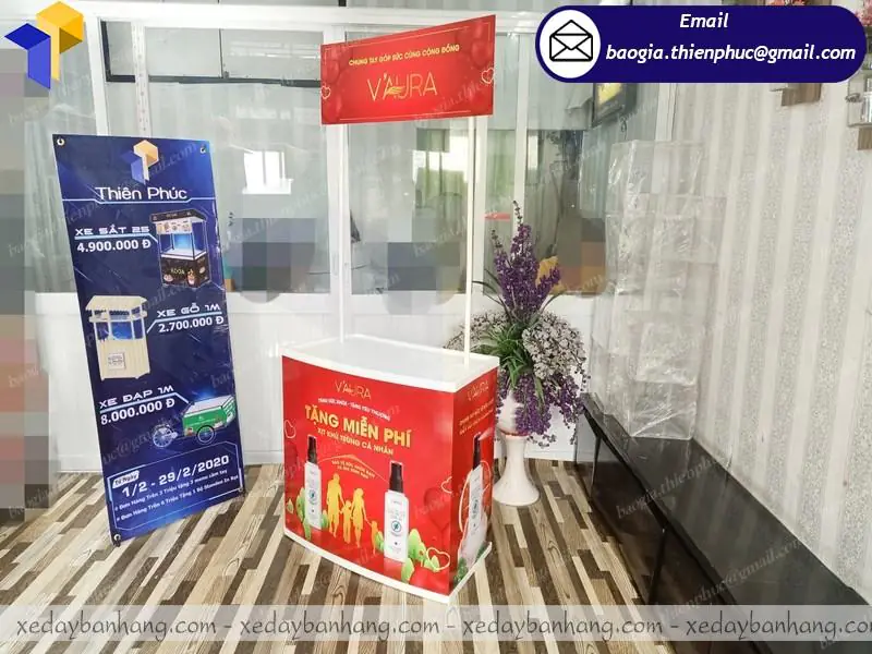 quầy bán hàng nhựa tại siêu thị