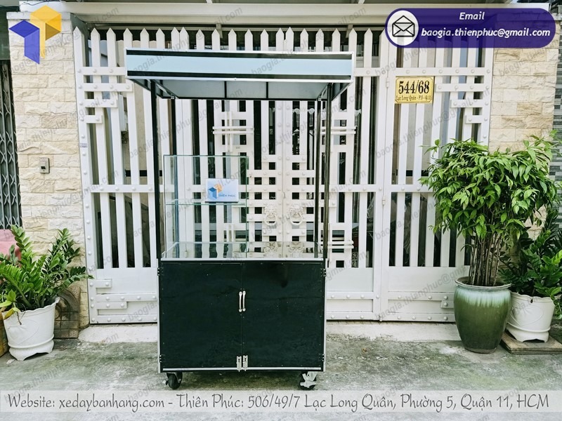 gia công tủ bán bánh mì bằng inox