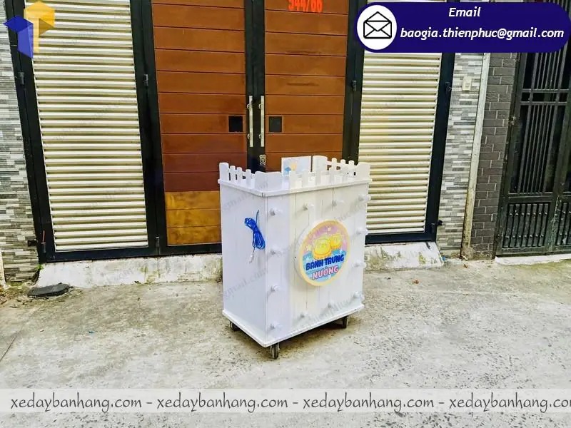 hình ảnh tủ gỗ bán đồ ăn vặt