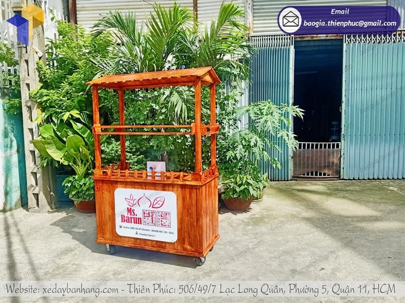 hình ảnh xe bán cá viên chiên bằng gỗ