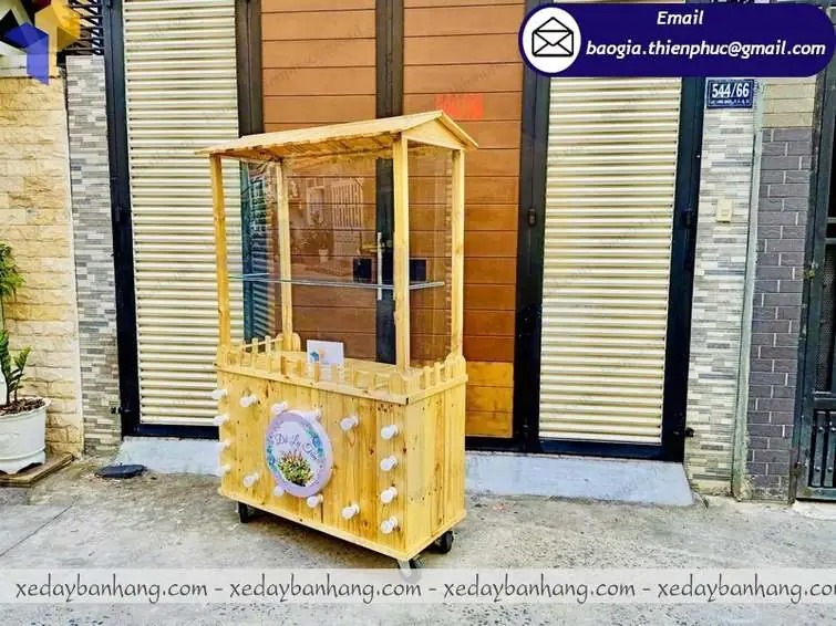 hình ảnh xe cà phê mang đi bằng gỗ