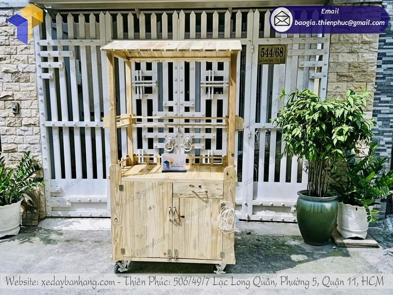 hình ảnh xe đẩy bán bánh mì