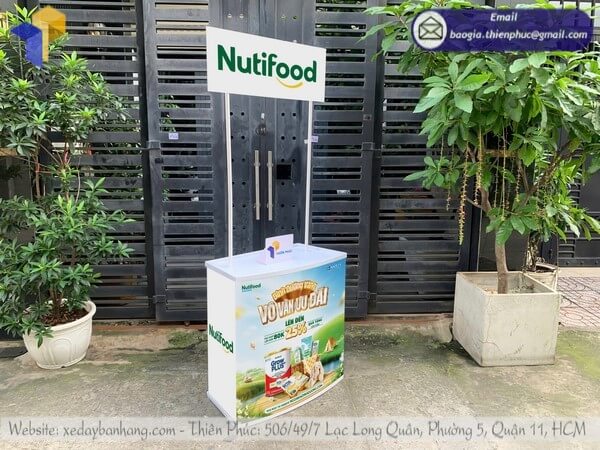In Booth nhựa trưng bày sản phẩm tại sự kiện đẹp giá cạnh tranh uy tín 2025