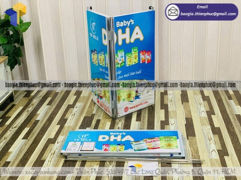 In booth sắt tiếp thị quảng cáo sản phẩm khuyến mãi cho shop bán hàng sự kiện sampling