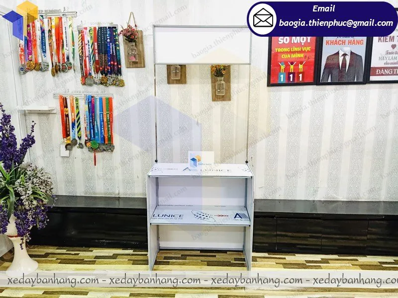 kệ sắt bán cafe taje away giá bao nhiêu
