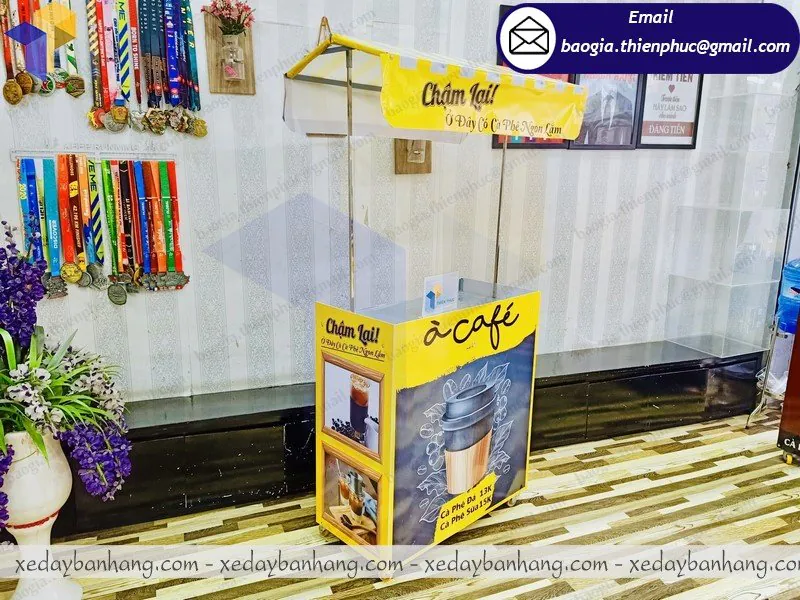 mẫu booth lắp ráp bán cafe take away