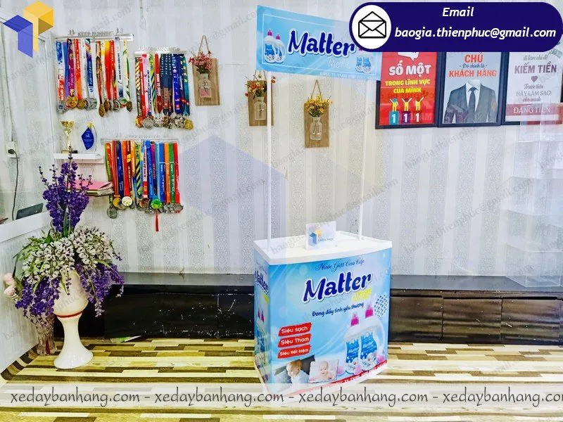 mẫu booth nhựa bán hàng lưu động đẹp