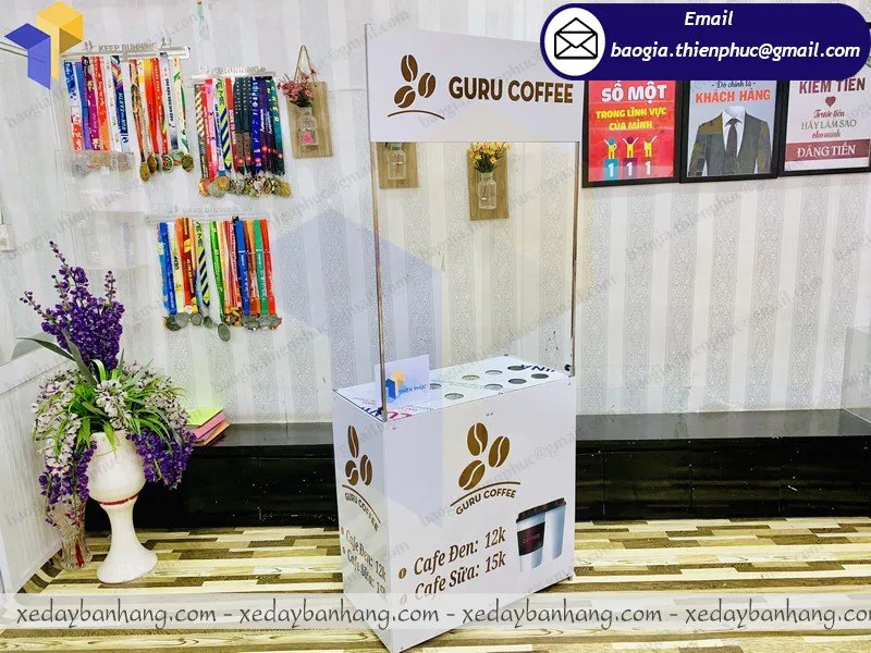 mẫu booth sắt bán cafe latte đẹp