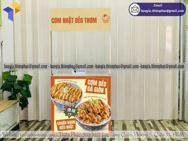 Mẫu booth sắt giới thiệu sản phẩm siêu thị gấp gọn