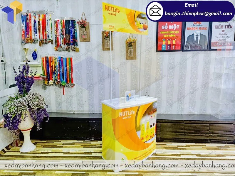 mẫu quầy nhựa bán hàng lưu động đẹp