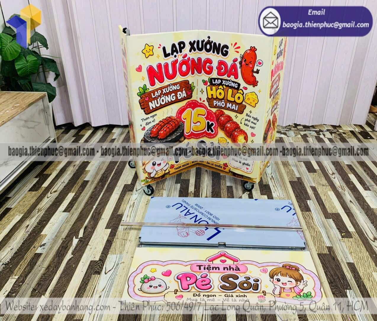 Mẫu xe xếp bán lạp xưởng nướng đá vỉa hè đẹp bán trước cửa hàng