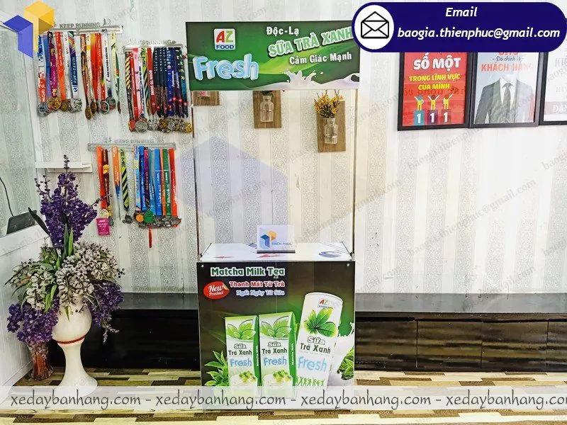 mua quầy sampling sắt bán hàng ở đâu