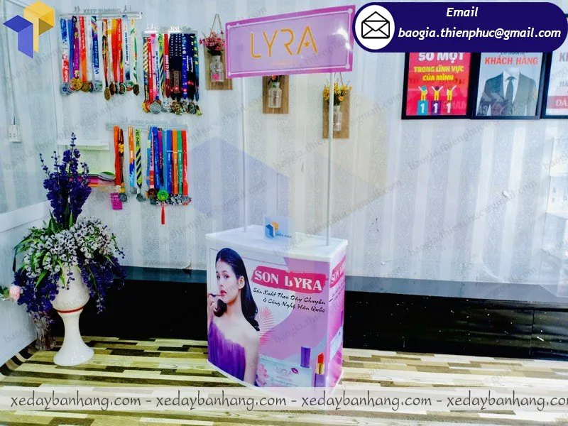 nơi bán quầy nhựa giới thiệu mỹ phẩm